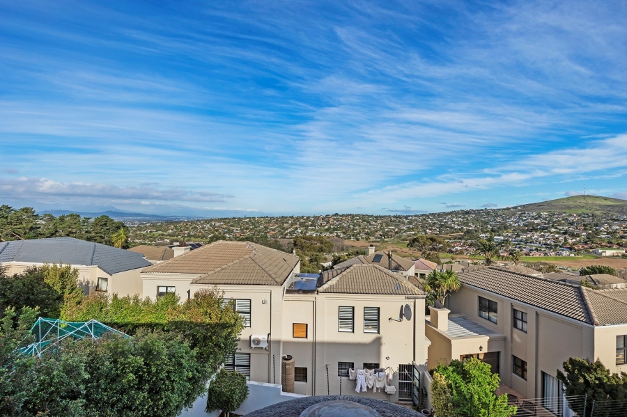 4 Bedroom Property for Sale in Van Riebeeckshof Western Cape
